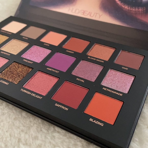 New Huda Beauty Desert Dusk Palette - Picture 9 of 11